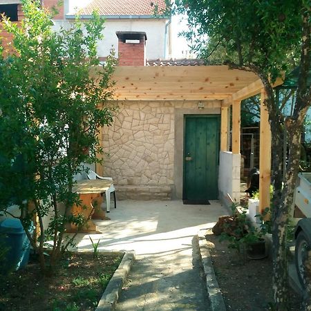 Apartmani Kapitanovic Biograd Na Moru Exterior foto