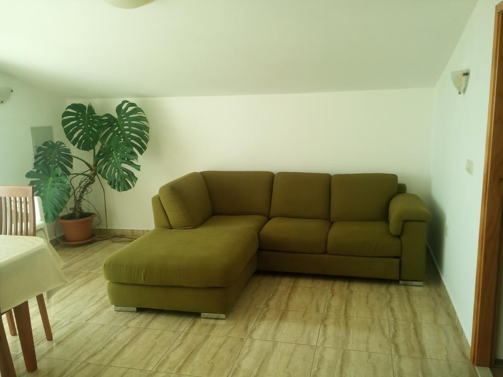 Apartmani Kapitanovic Biograd Na Moru Exterior foto