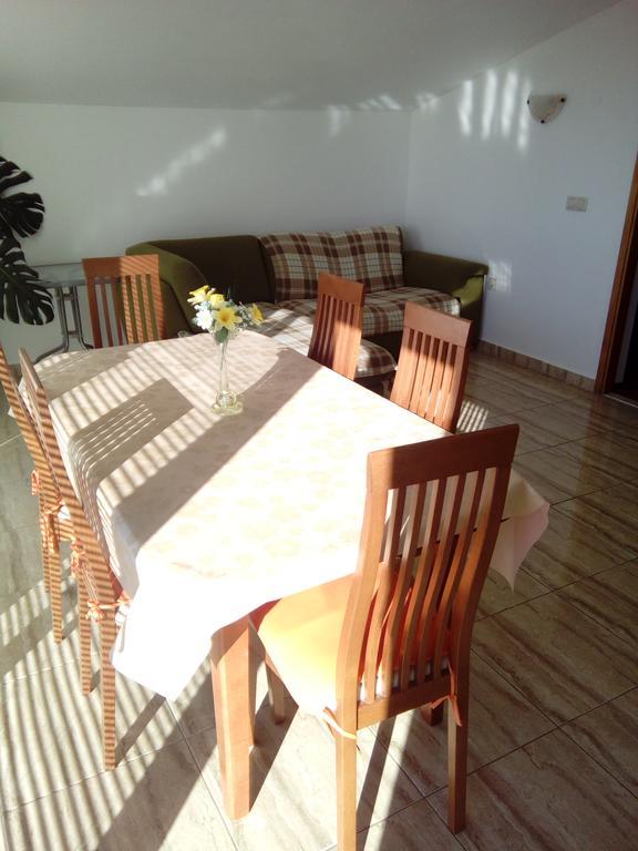 Apartmani Kapitanovic Biograd Na Moru Exterior foto